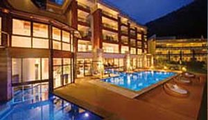 decking_resysta_outdoor_hotel_facility
