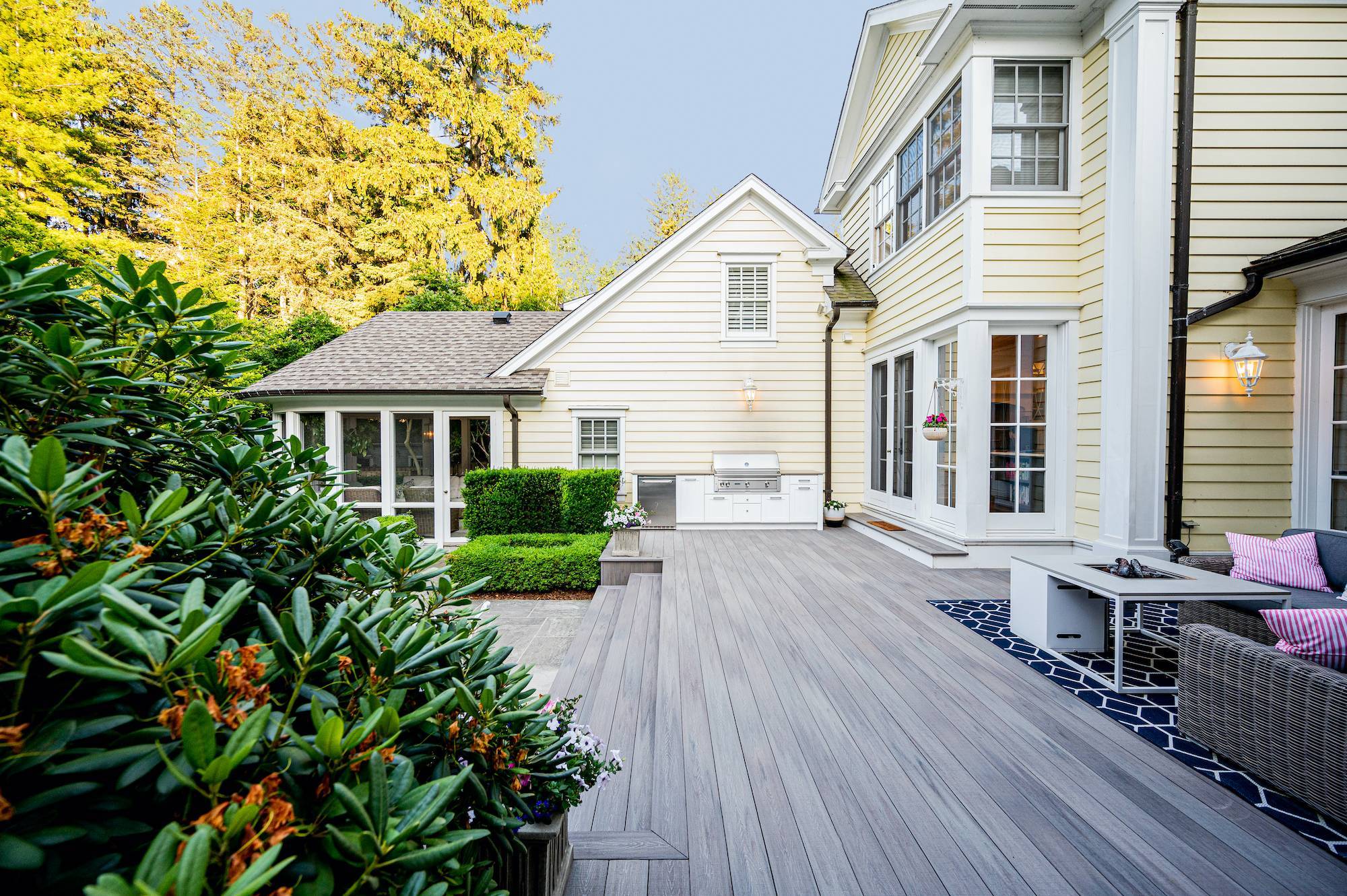 Modern Deck Building: Design Considerations, Deck Extensions, and Deck Accessories