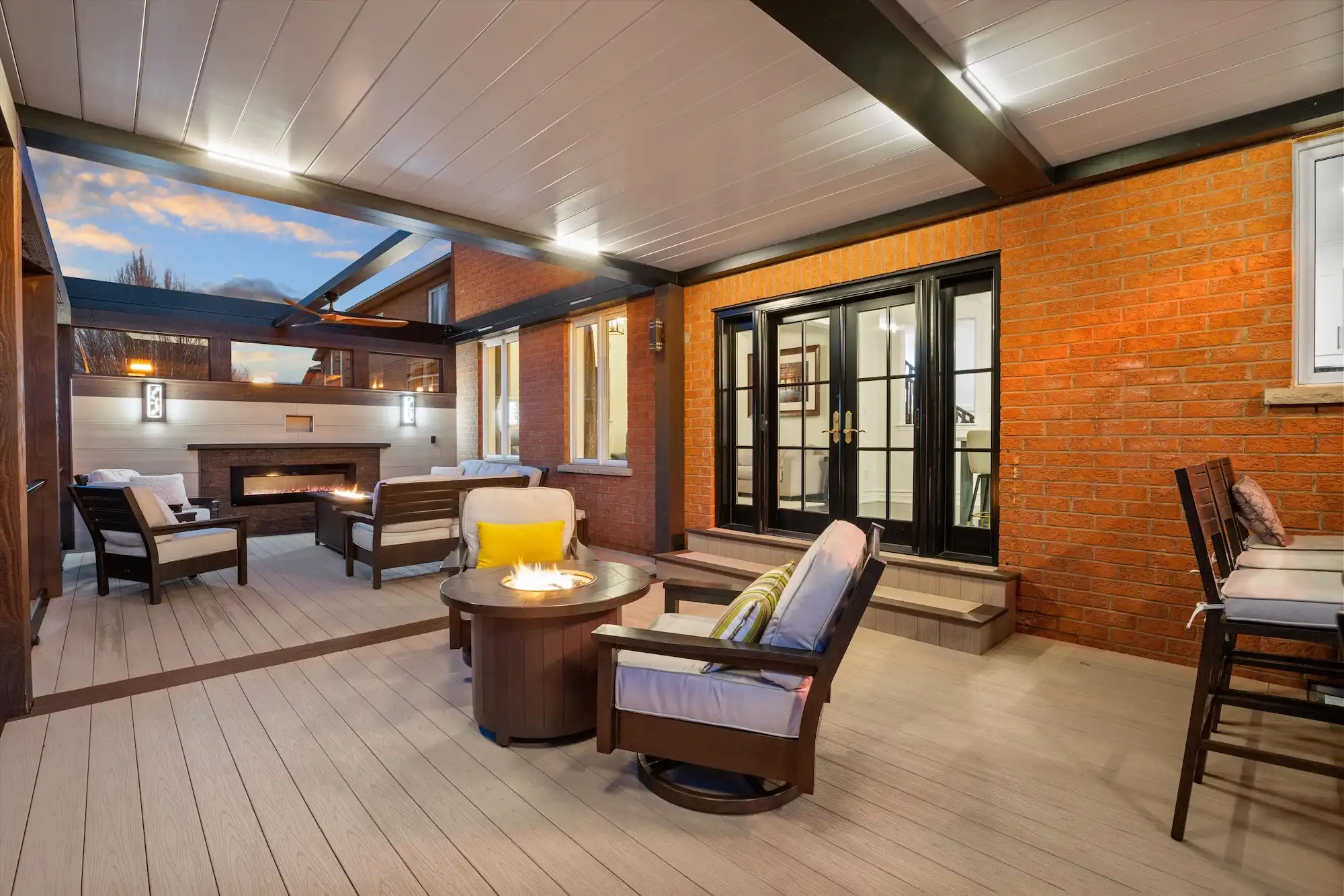 Oakville: Twilight Elegance