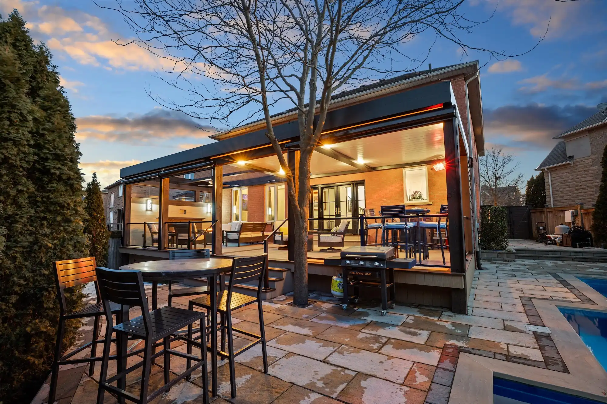 Oakville: Twilight Elegance